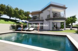 Luxuosa moradia V4 com vista panorâmica para o litoral